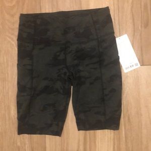 Lululemon fast and free 10” size 8 camo shorts
